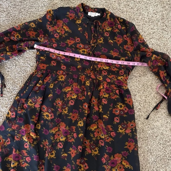 Molly Bracken Floral Mini Dress with bell tie sleeves
size Medium - Picture 10 of 12